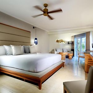 Apartament typu junior z widokiem na basen